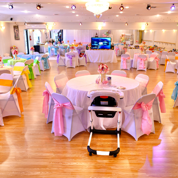 Round table arrangements around central dance area