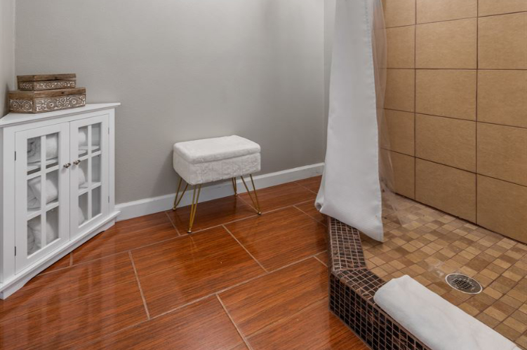 Guestroom shower facilities